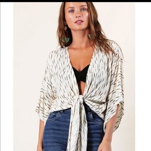Tie Front batwing kimono top